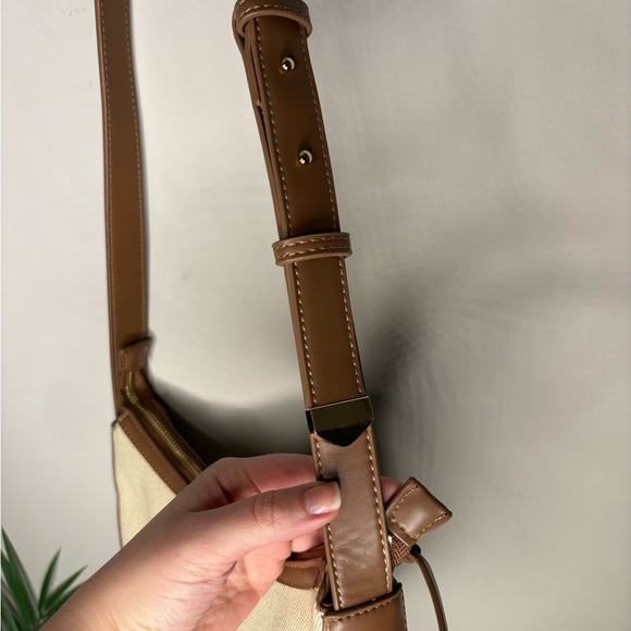 Antik Kraft Half Moon Shoulder Bag - Picture 6 of 10